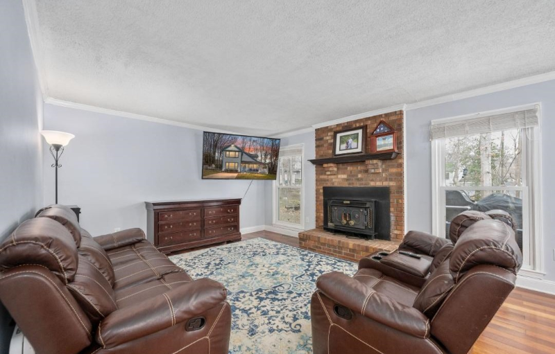 1028 Isabella Dr - Photo 6 of 16
