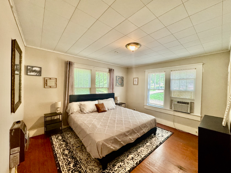251 Byrd Ave N - Photo 3 of 7