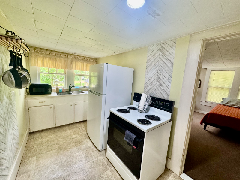 251 Byrd Ave N - Photo 5 of 7