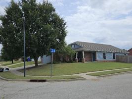 featured image of 2219 E Fargo Pl