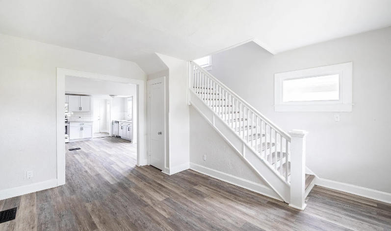 450 N Kealing Ave - Photo 2 of 15