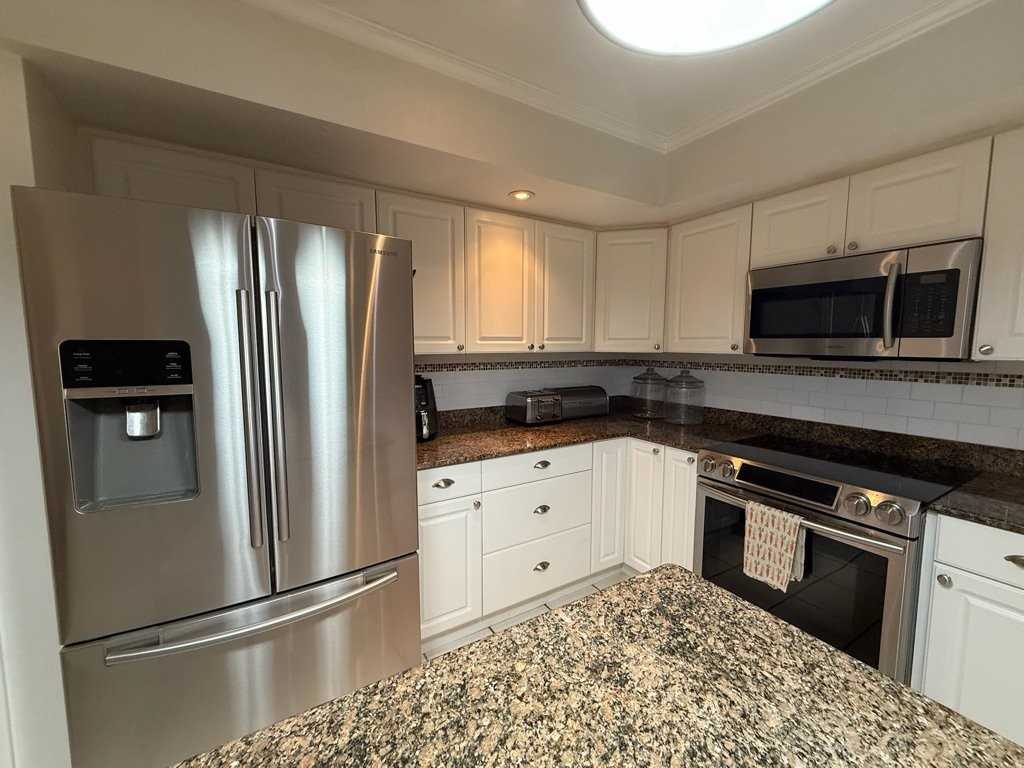 8004 Beltrees Ct - Photo 2 of 13