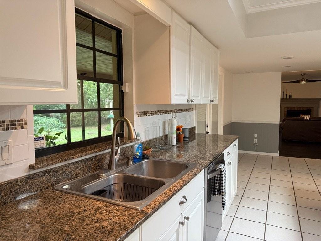 8004 Beltrees Ct - Photo 3 of 13