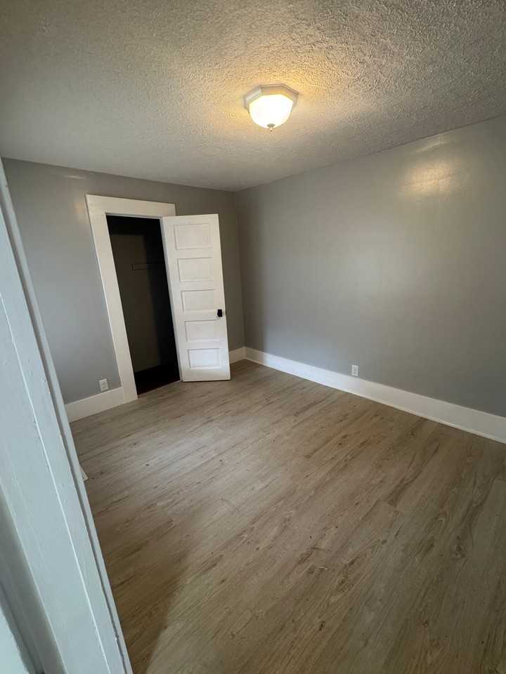 506 S Market St #C - Photo 6 of 11