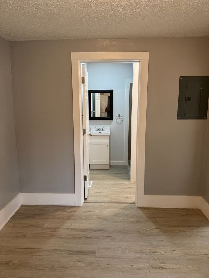 506 S Market St #C - Photo 7 of 11