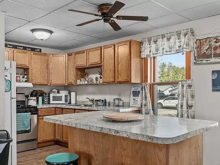 225 Prospect St - Photo 5 of 13