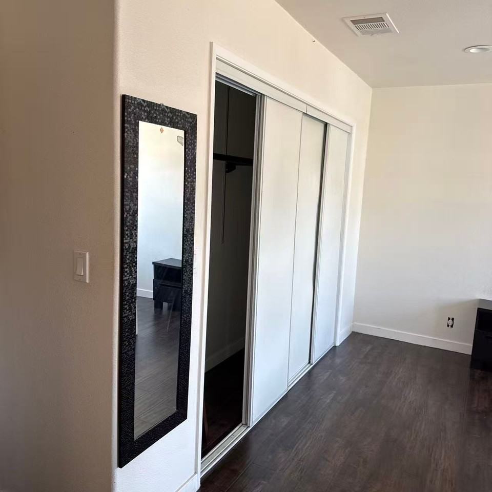 1325 S Fremont Ave - Photo 2 of 5