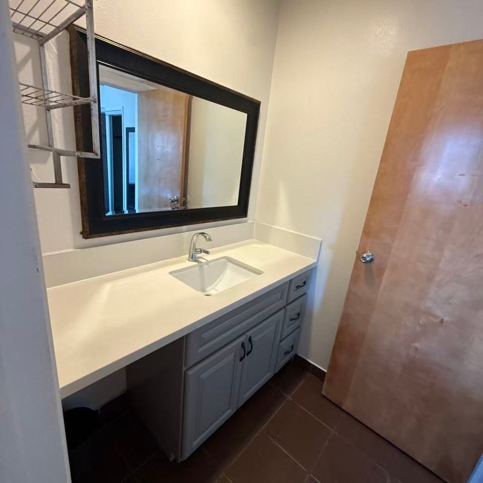 1325 S Fremont Ave - Photo 3 of 5
