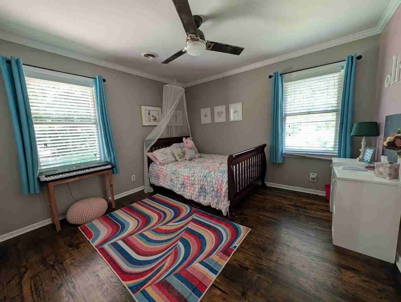 400 Bradley Ct - Photo 4 of 17