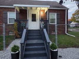 featured image of 911 Reed Ave