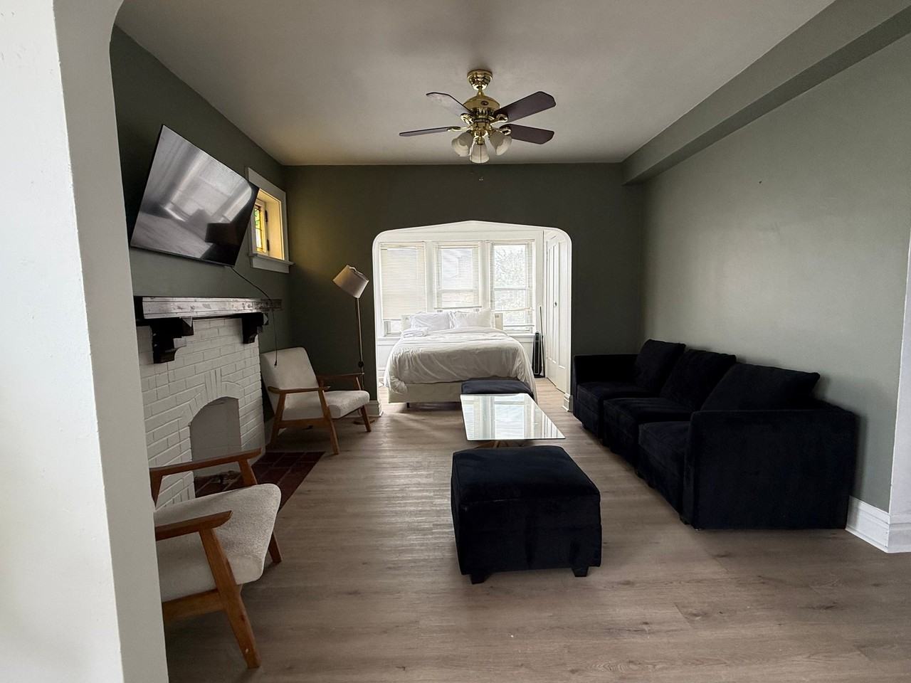 4909 Lansdowne Ave #2E - Photo 3 of 18