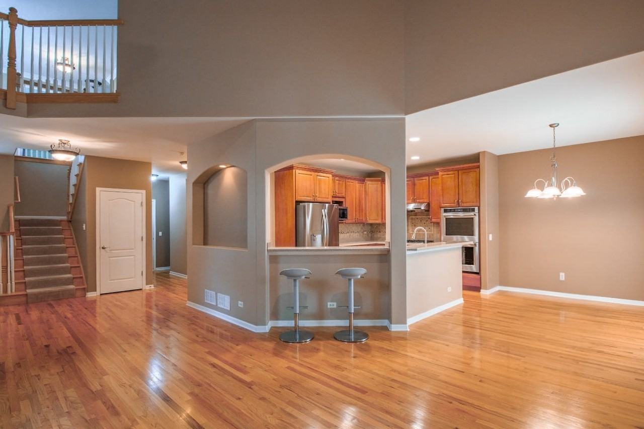 24813 Ironwood Ct - Photo 3 of 20