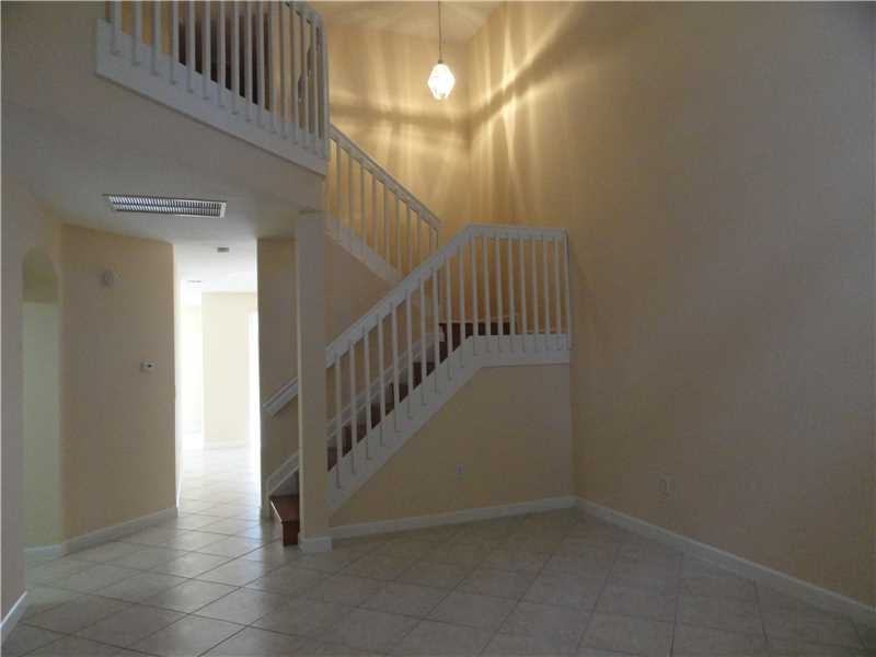 6824 NW 107th Pl - Photo 3 of 8