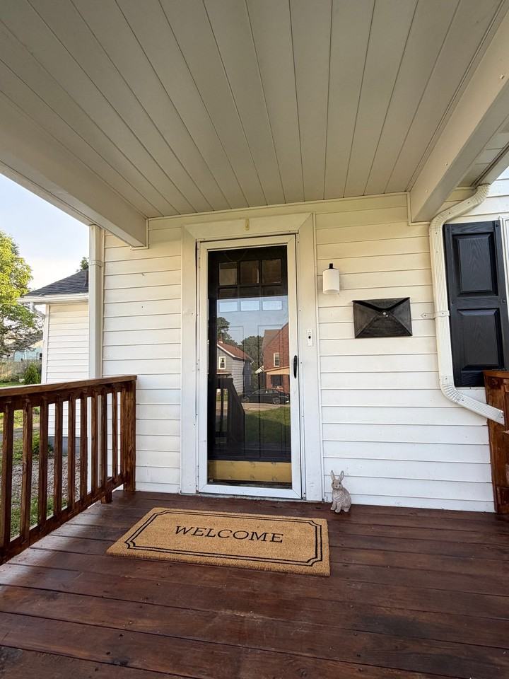 126 E Washington Ave - Photo 2 of 20