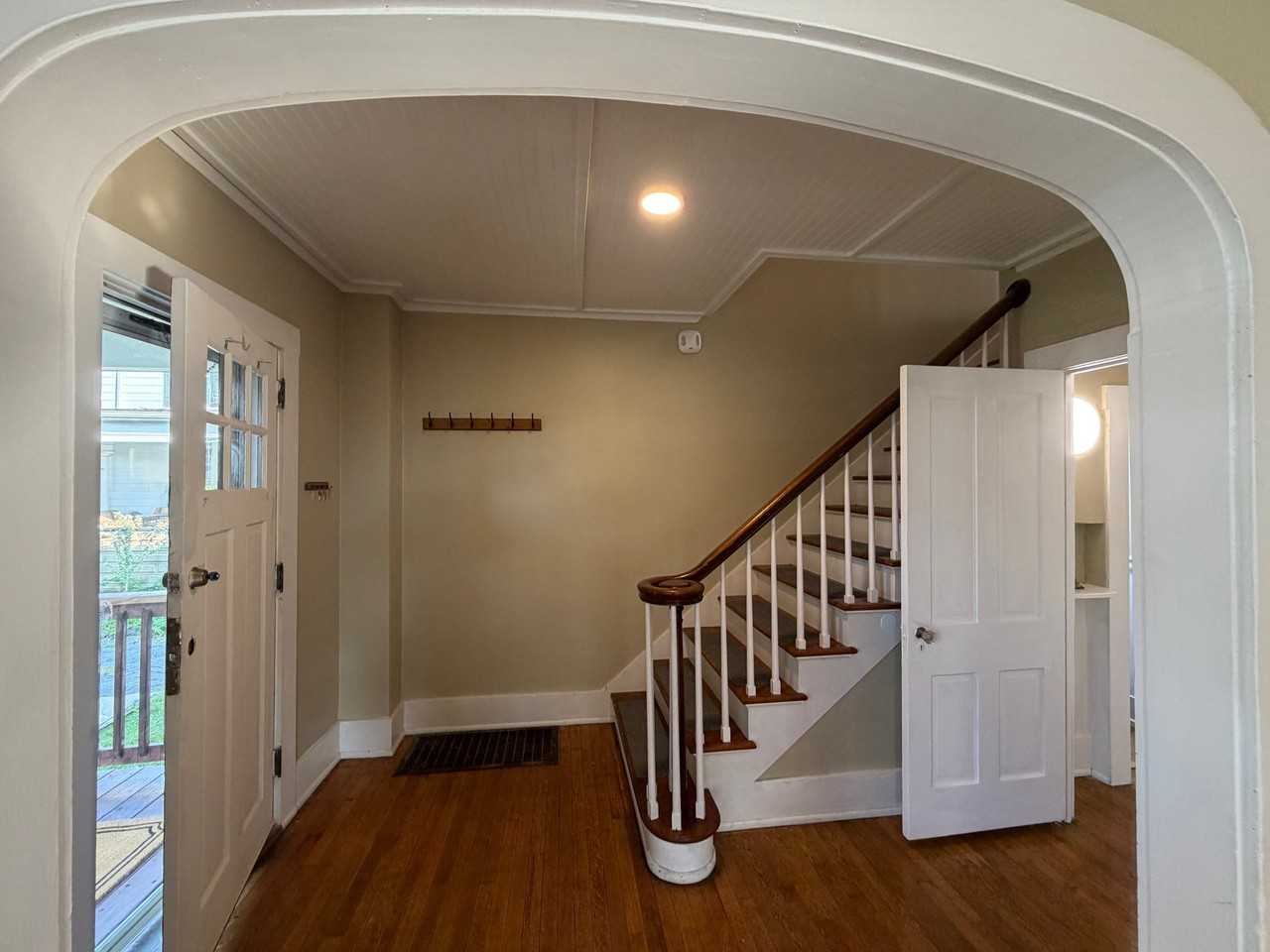 126 E Washington Ave - Photo 4 of 20