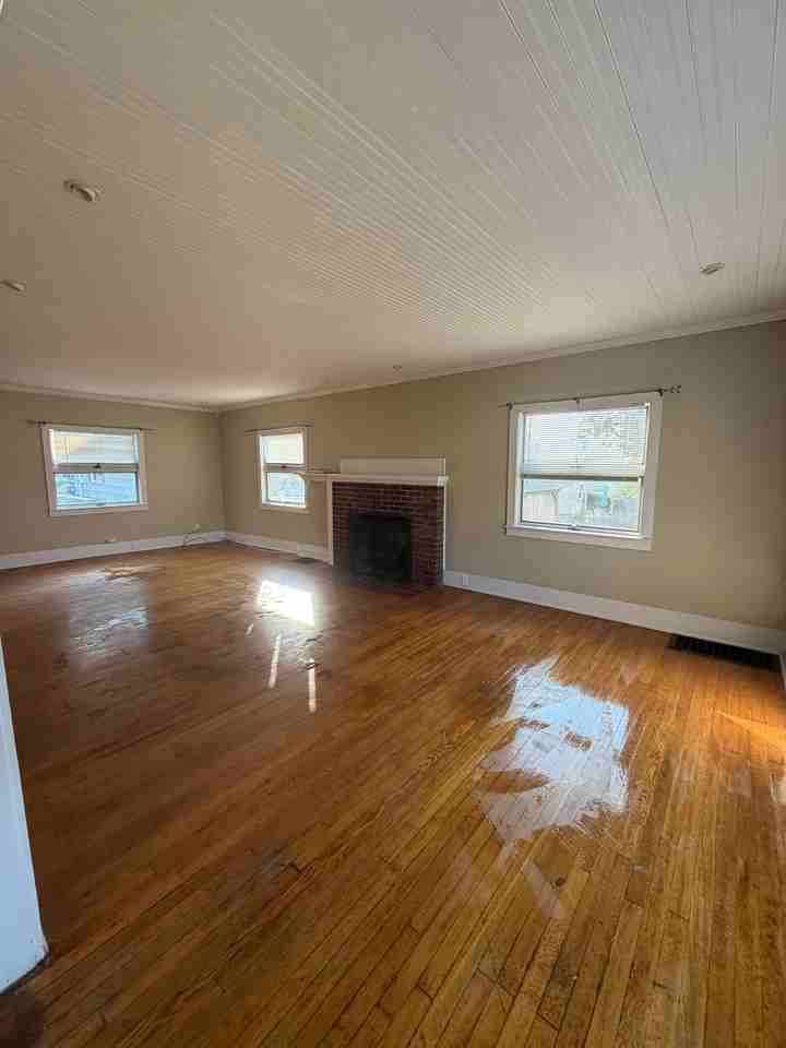 126 E Washington Ave - Photo 5 of 20