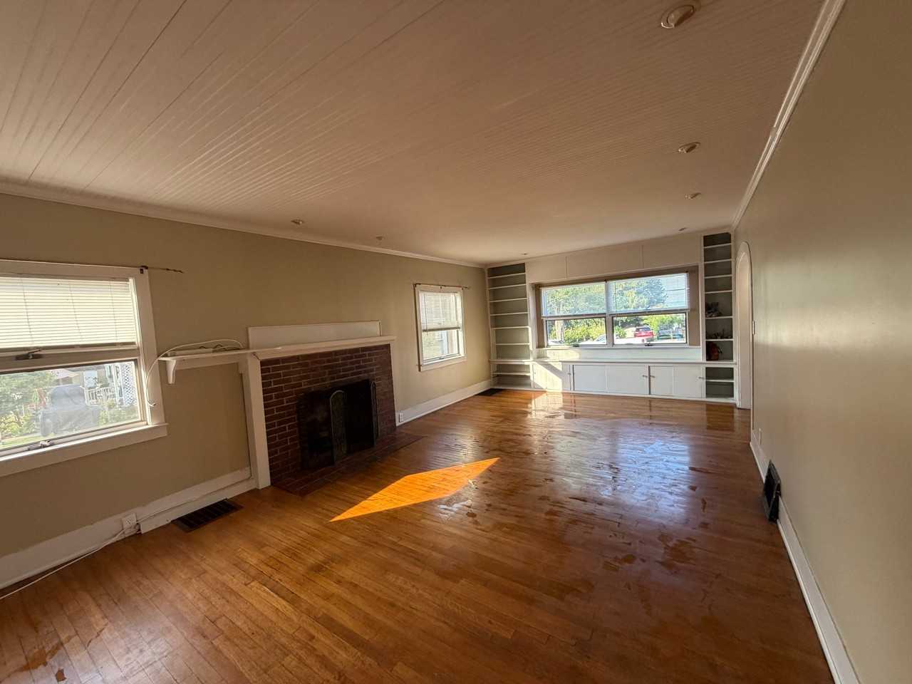 126 E Washington Ave - Photo 6 of 20