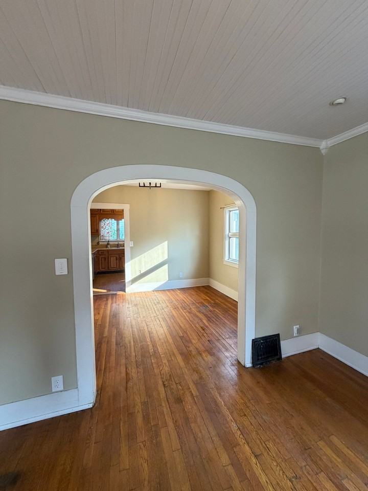126 E Washington Ave - Photo 7 of 20