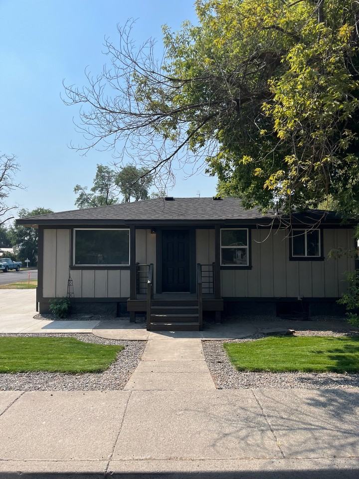 306 W Antler Ave - Photo 2 of 9