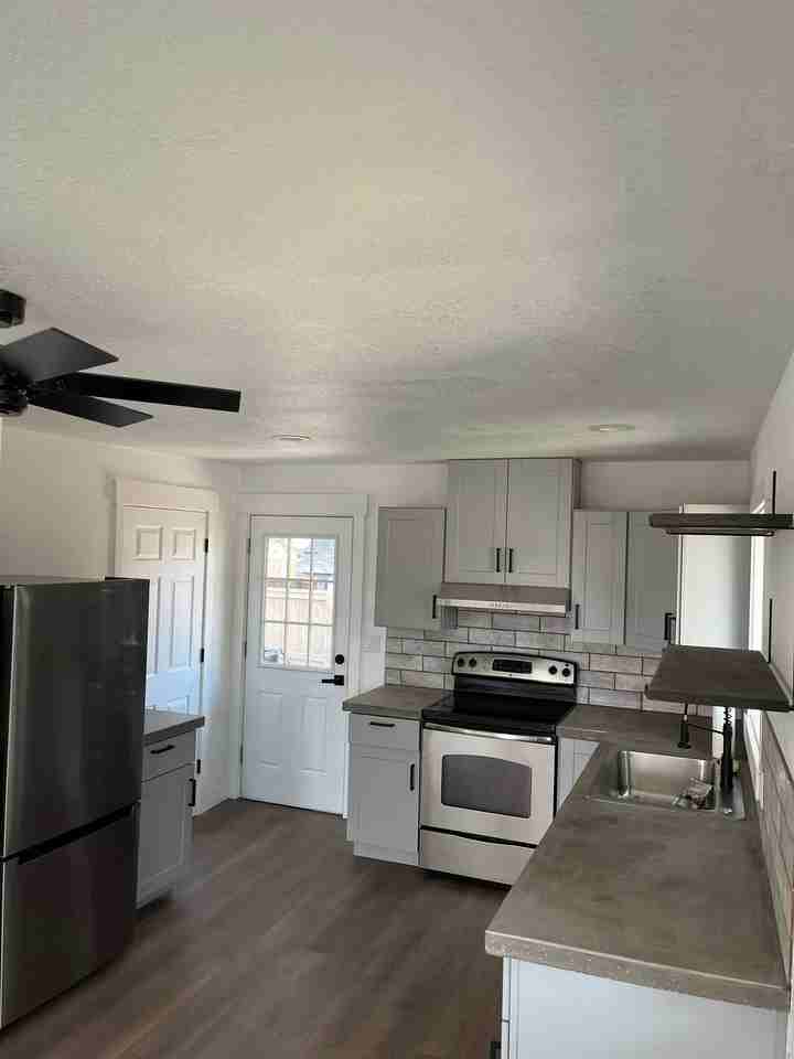 306 W Antler Ave - Photo 5 of 9