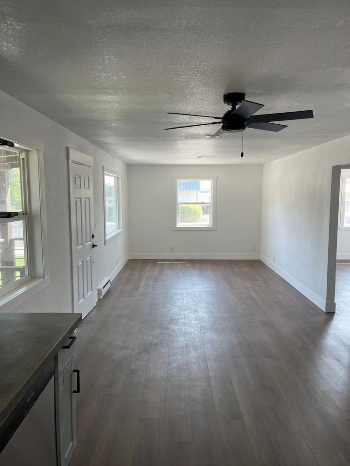 306 W Antler Ave - Photo 6 of 9