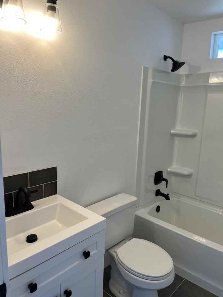306 W Antler Ave - Photo 7 of 9