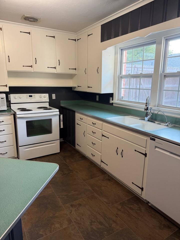 2203 S Ong St - Photo 4 of 19