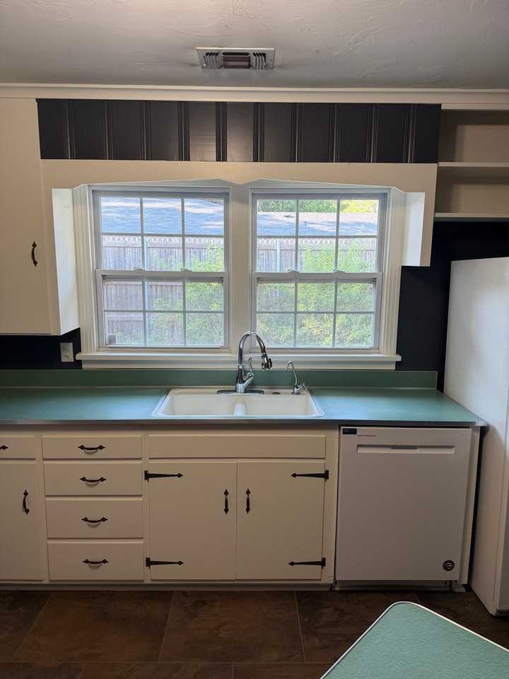 2203 S Ong St - Photo 5 of 19