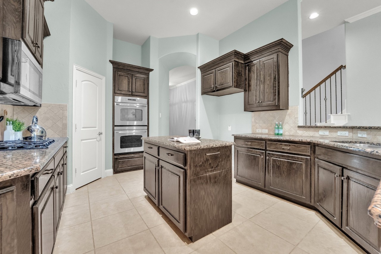 444 Wildwood Dr - Photo 3 of 20