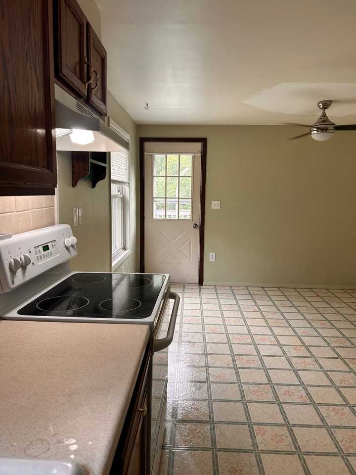 47 Lakeland Dr - Photo 2 of 20