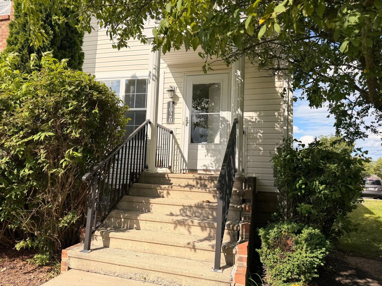 1020 Hartford Village Blvd - Photo 3 of 38