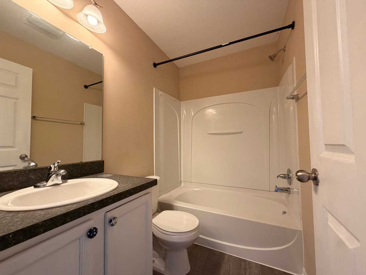1020 Hartford Village Blvd - Photo 7 of 38