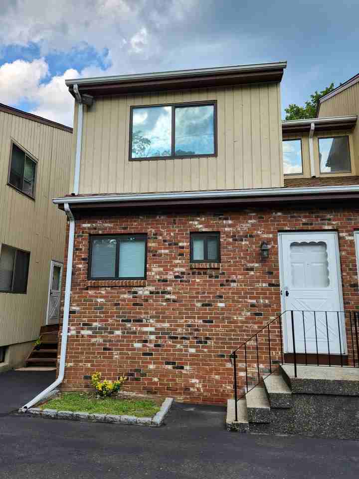 60 Wolfpit Ave #1B