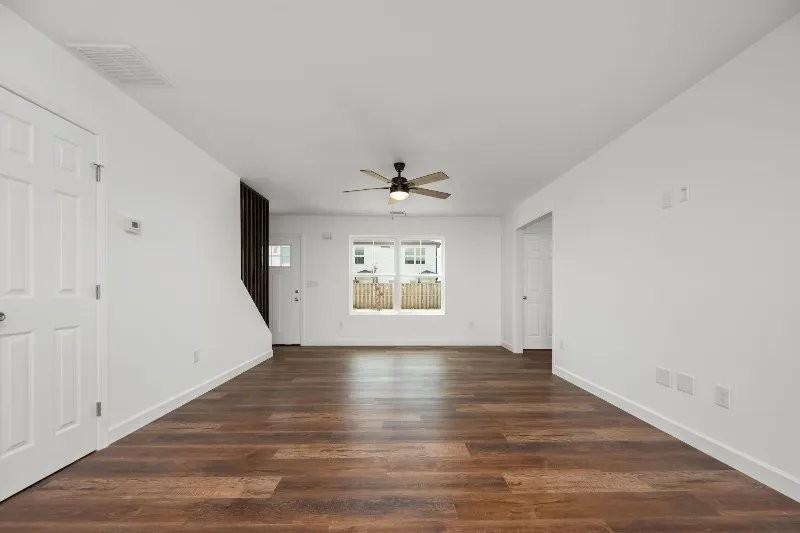110 Hobson St - Photo 4 of 19