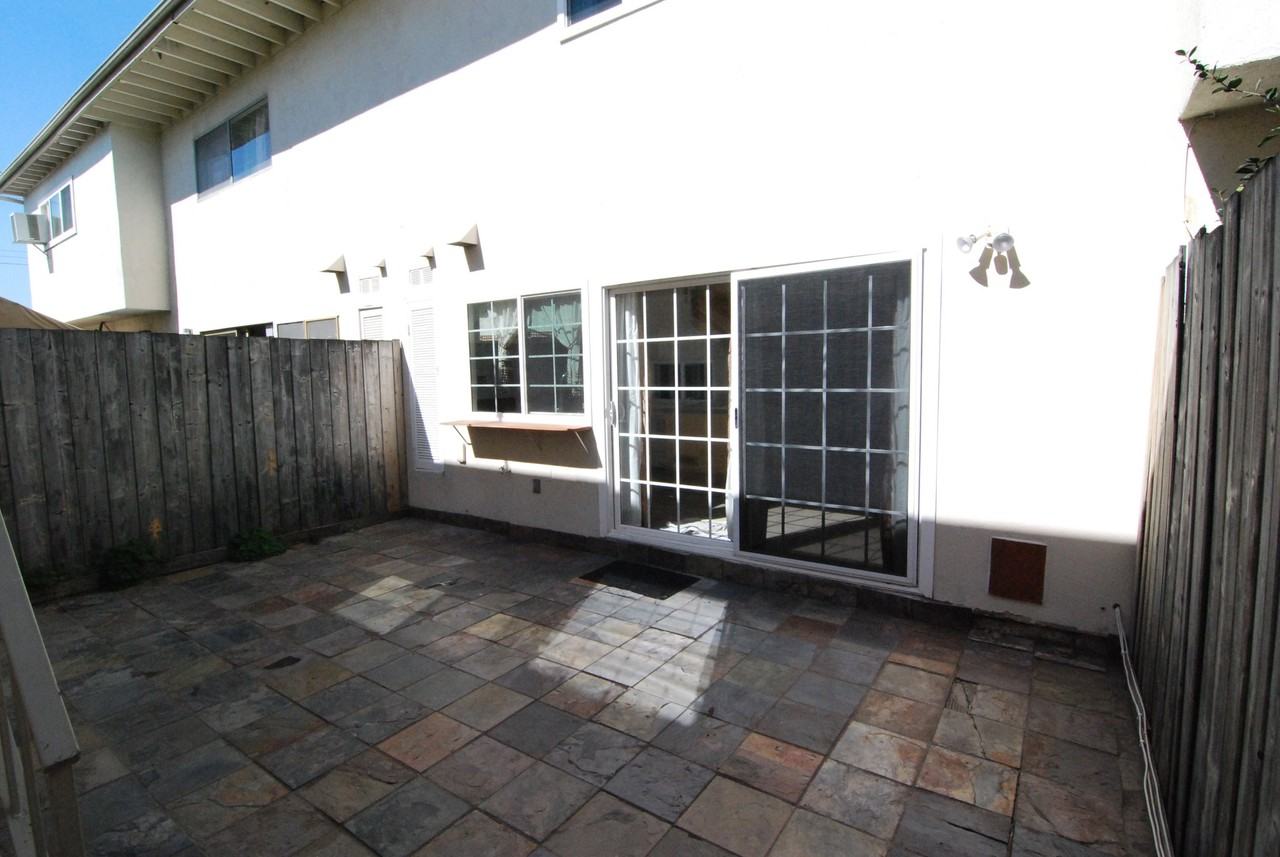11027 Slater Ave - Photo 5 of 7