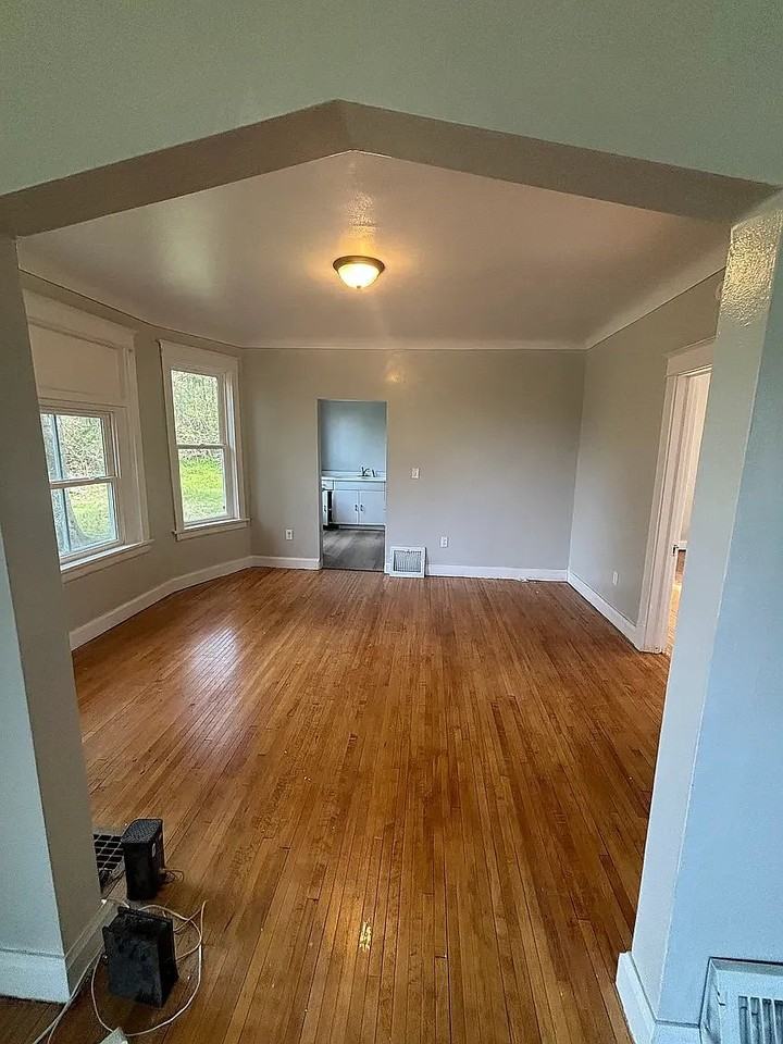 3015 Wellington St - Photo 2 of 12