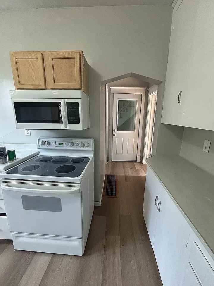 3015 Wellington St - Photo 4 of 12