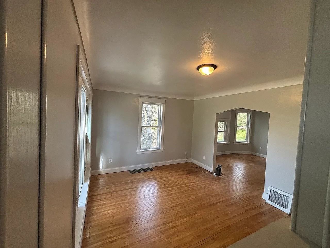 3015 Wellington St - Photo 5 of 12