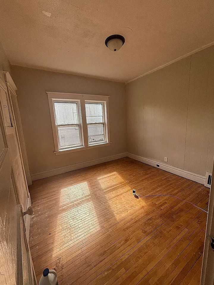 3015 Wellington St - Photo 6 of 12