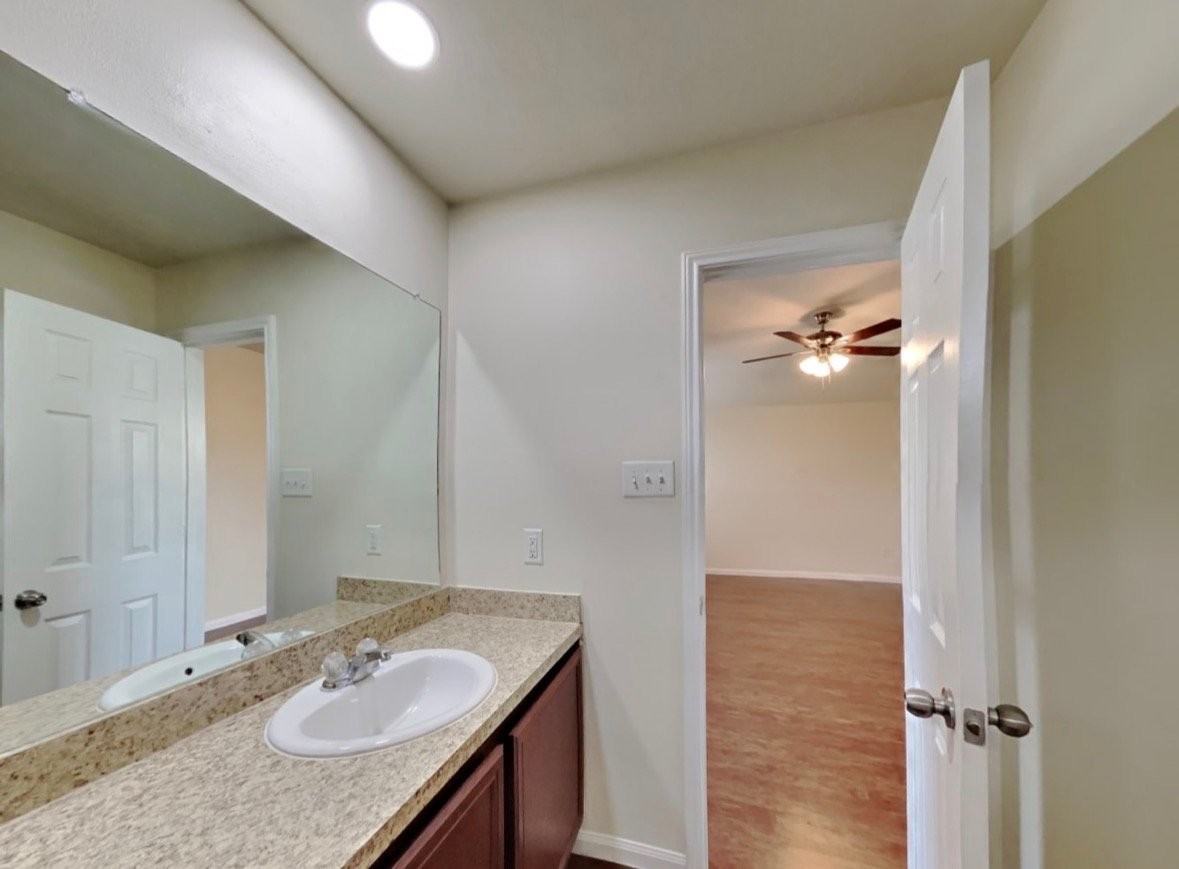 816 N Piedras St - Photo 5 of 7