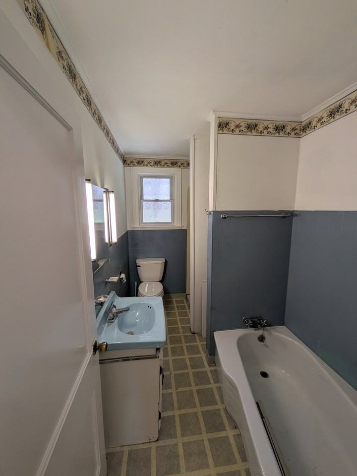 102 Main St #2ndS - Photo 5 of 8