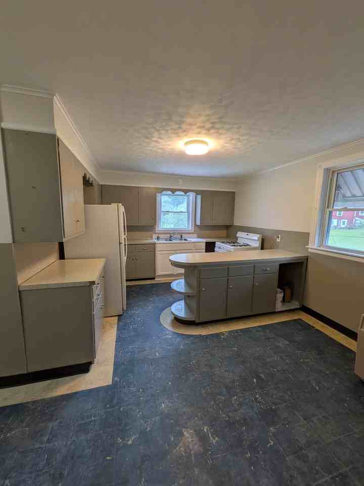102 Main St #2ndS - Photo 6 of 8