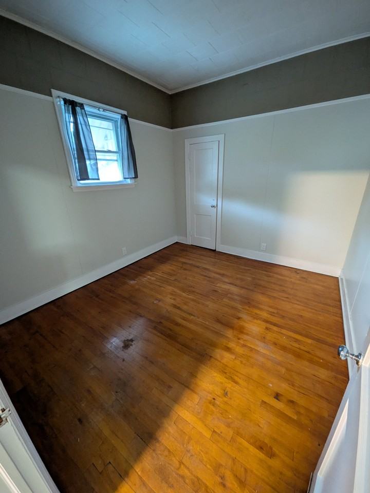 102 Main St #2ndS - Photo 7 of 8