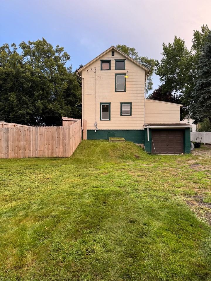 134 W University St - Photo 2 of 17