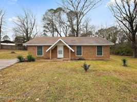 featured image of 18 Begonia Ct