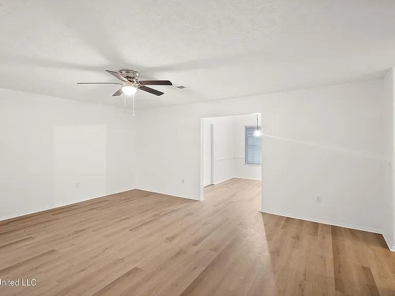 18 Begonia Ct - Photo 2 of 10