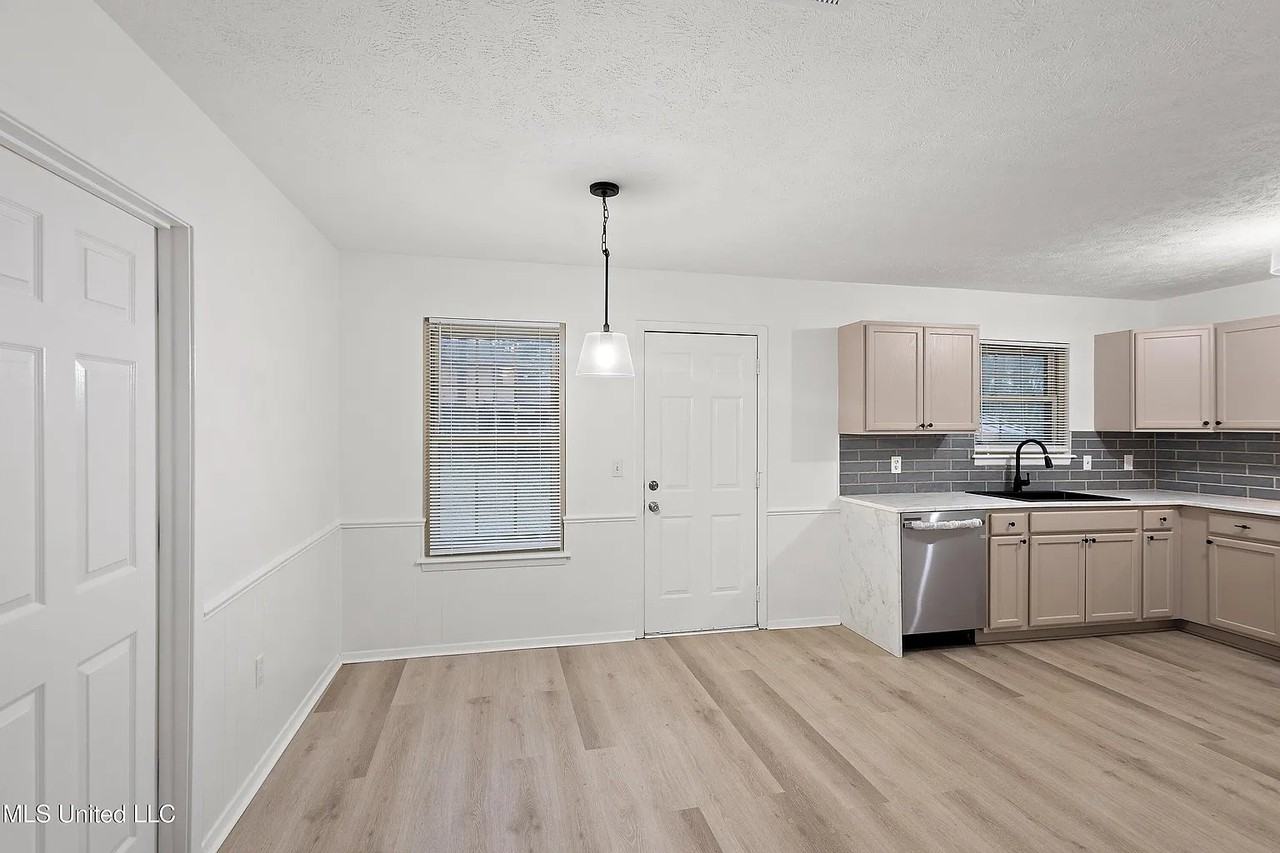 18 Begonia Ct - Photo 3 of 10