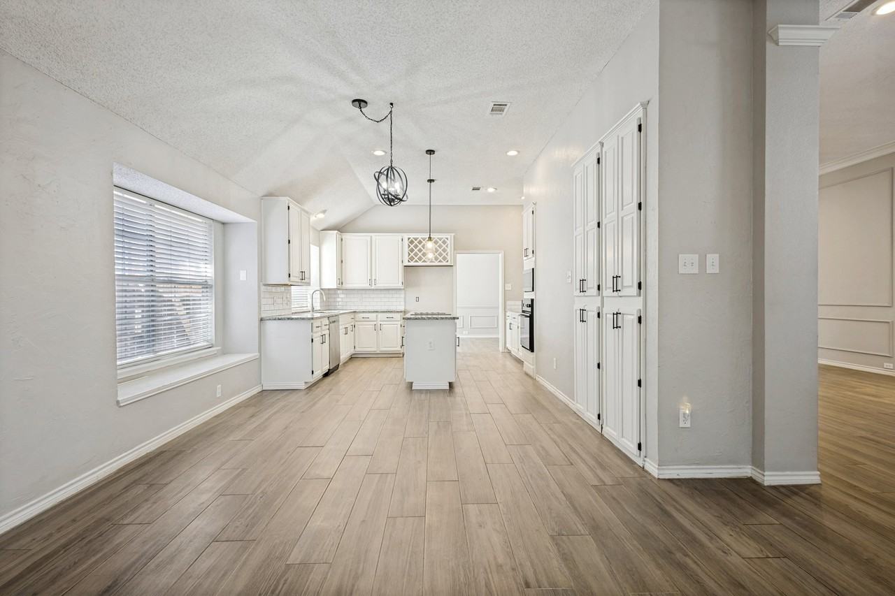 2911 Stonepointe - Photo 5 of 20