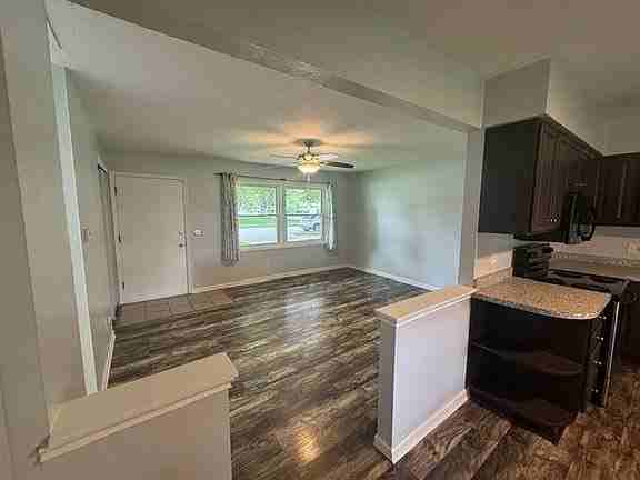 636 Greenfield Dr - Photo 3 of 9