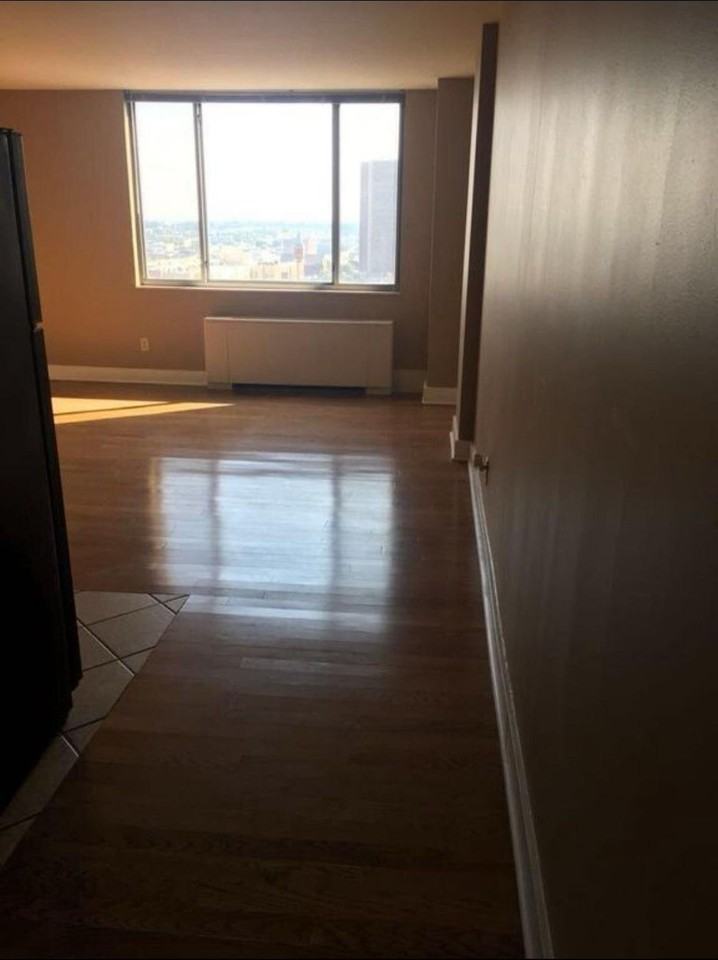 600 E 8th St #11R - Photo 4 of 16
